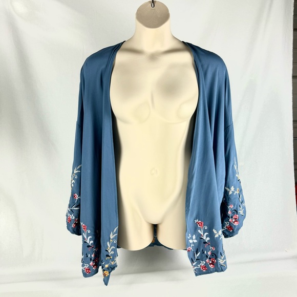 A Beautiful soul embroidered kimono/duster plus 2X - Picture 14 of 15
